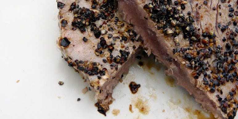 Steak de thon grillé et purée de carotte