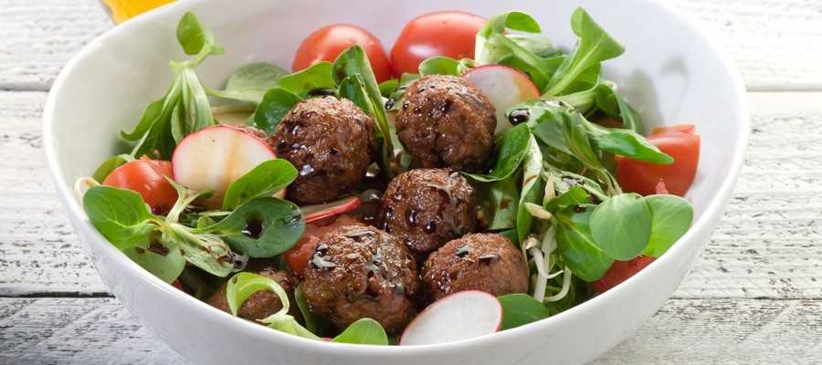 Salade aux boulettes de boeuf