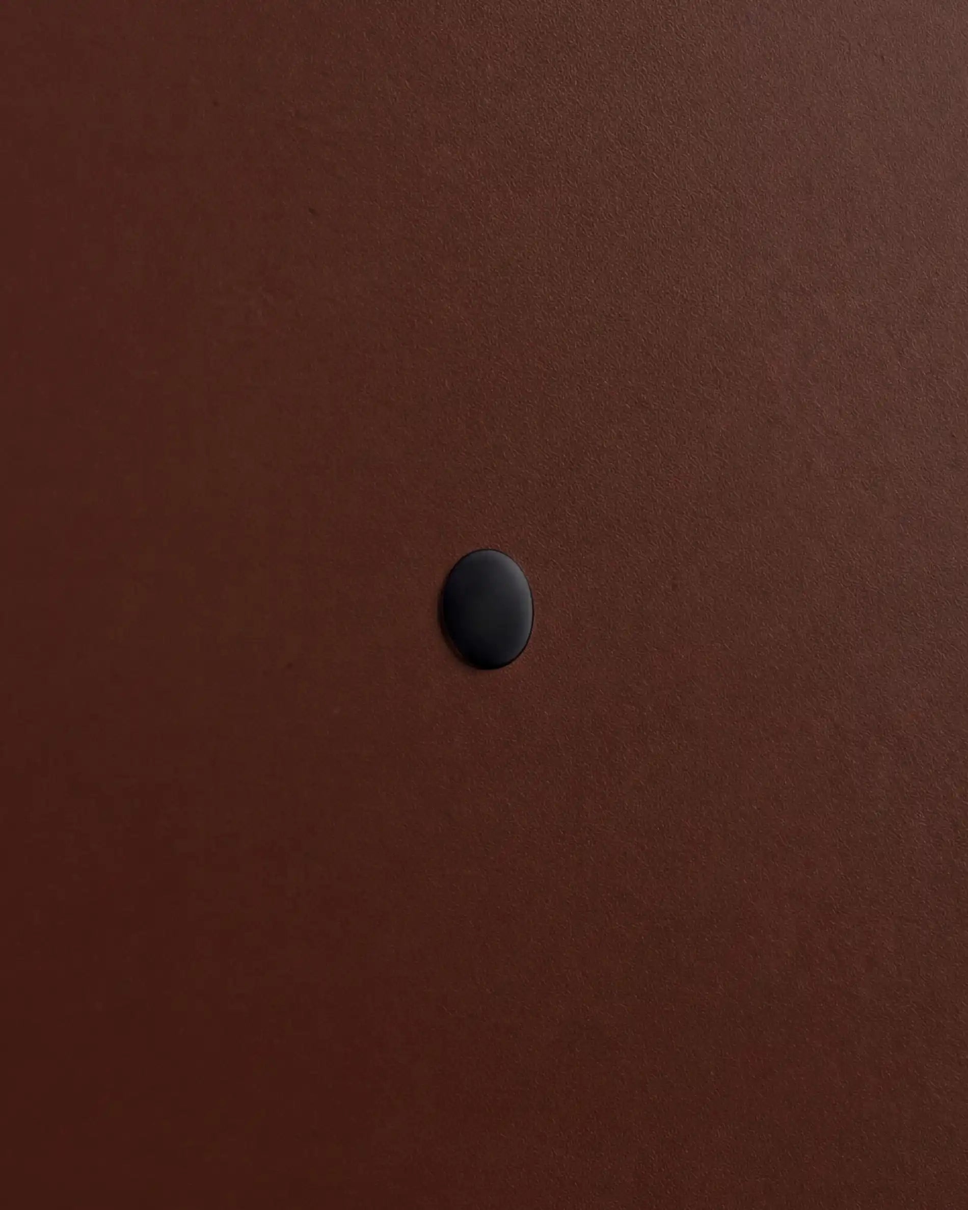 Copri-vite nero opaco PILOTIS, vista laterale
