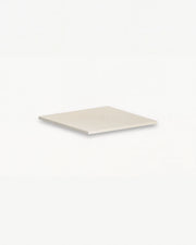 Ripiano angolare beige crema PILOTIS, packshot isolato su fondo bianco