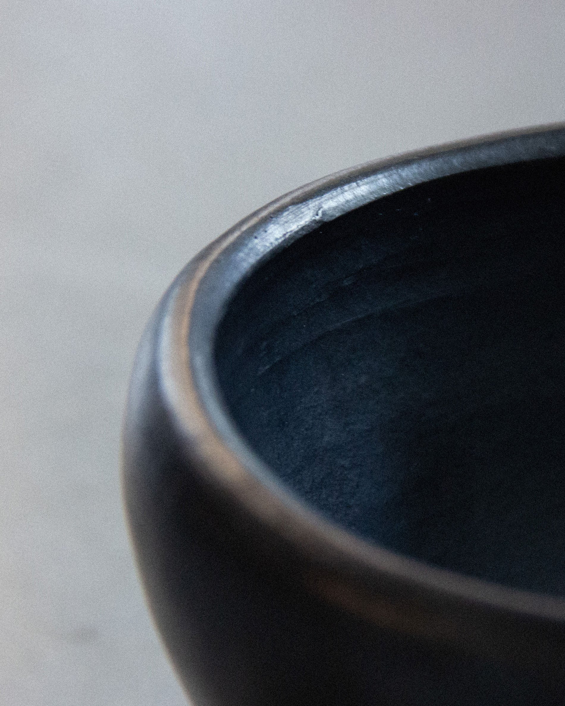 Piccola ciotola in argilla nera Chamba