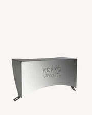 Copertura in acciaio inox che protegge la cerniera del kamado Kokko.