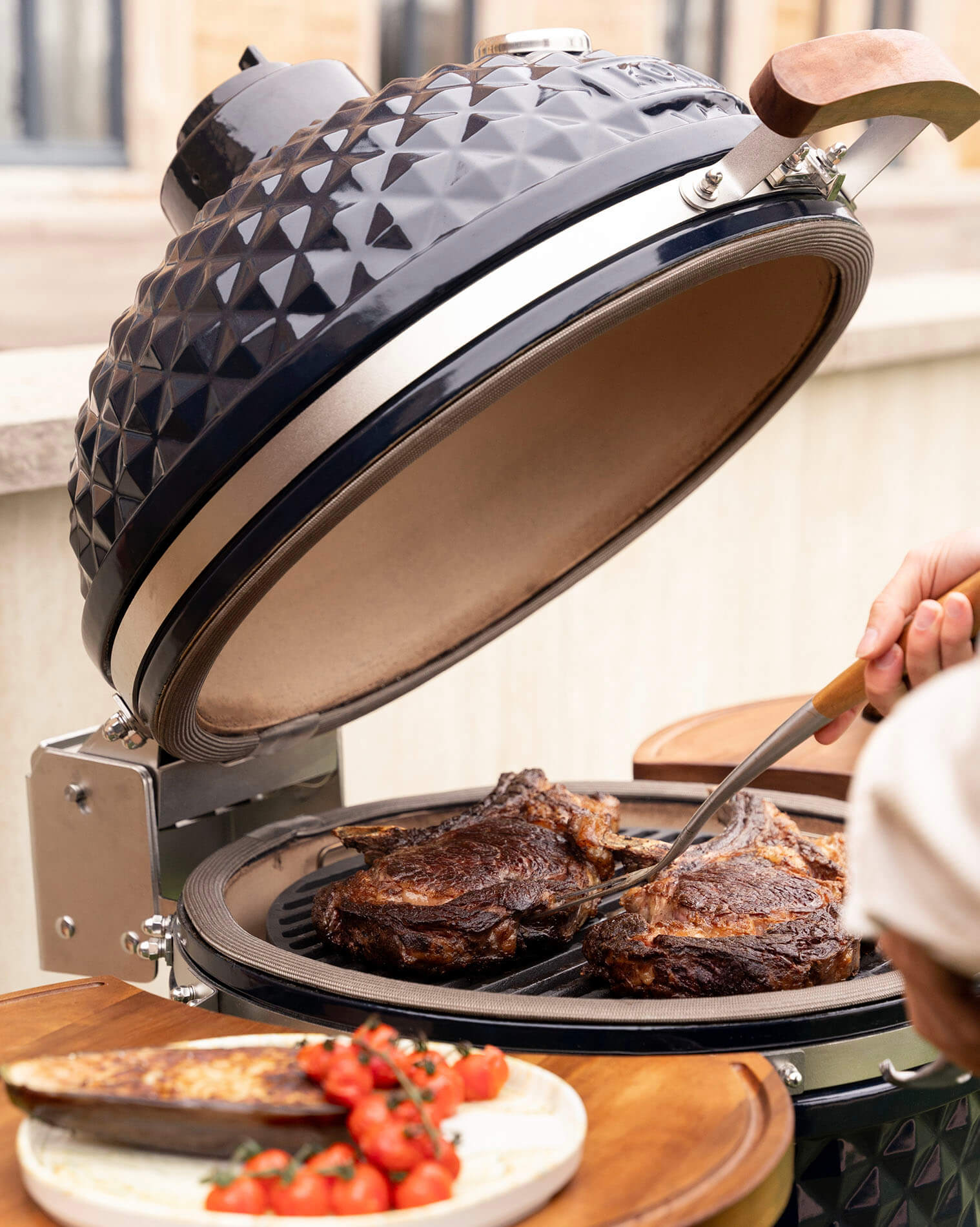 Costate di manzo grigliate al kamado