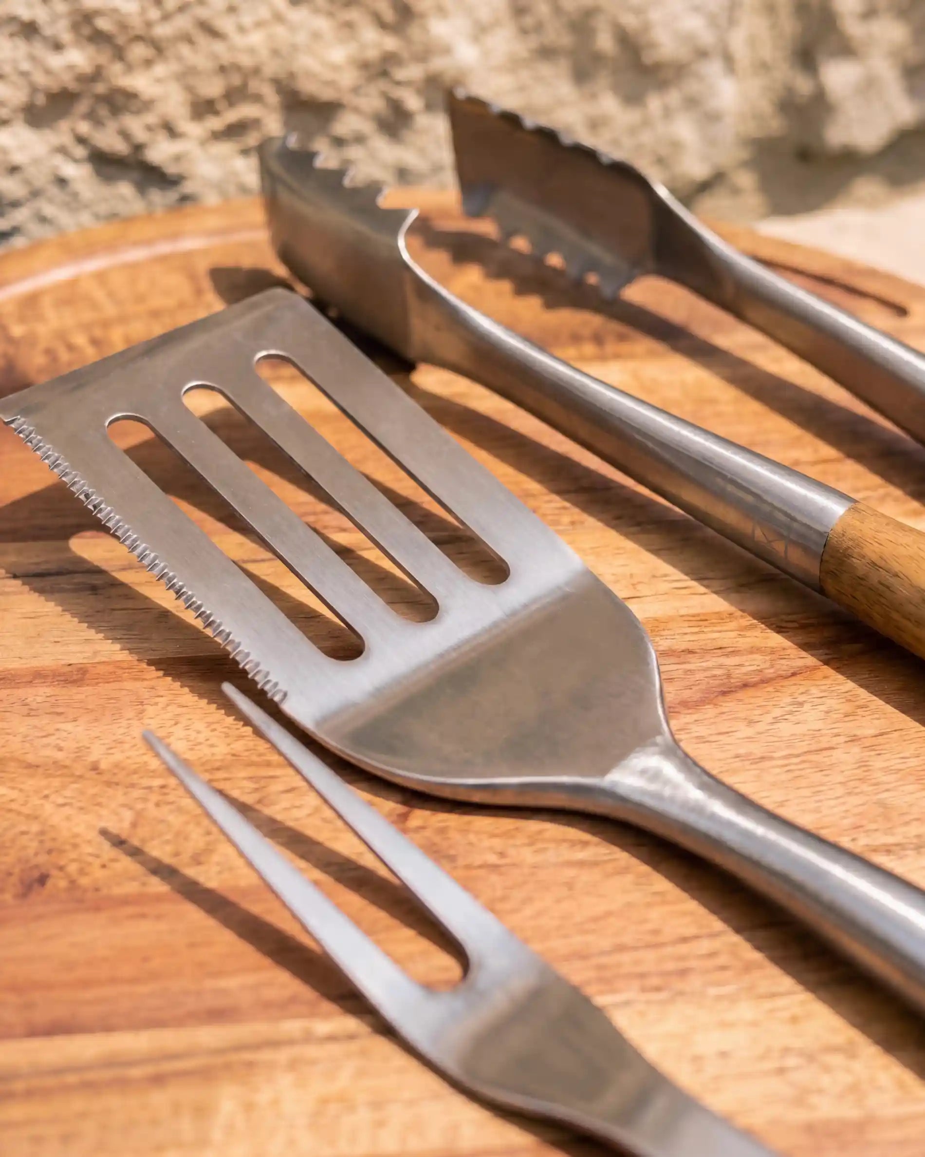Set di 4 utensili in acciaio inox e acacia