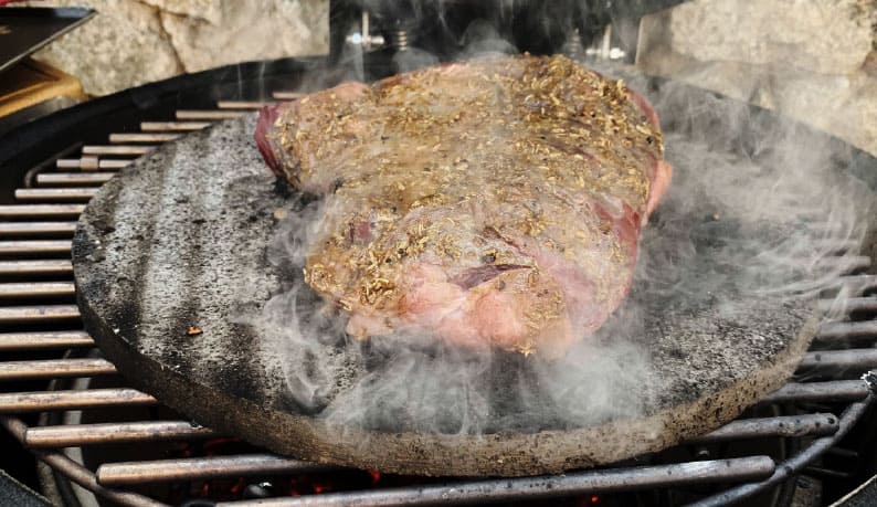 Picanha di manzo marinata su pietra lavica