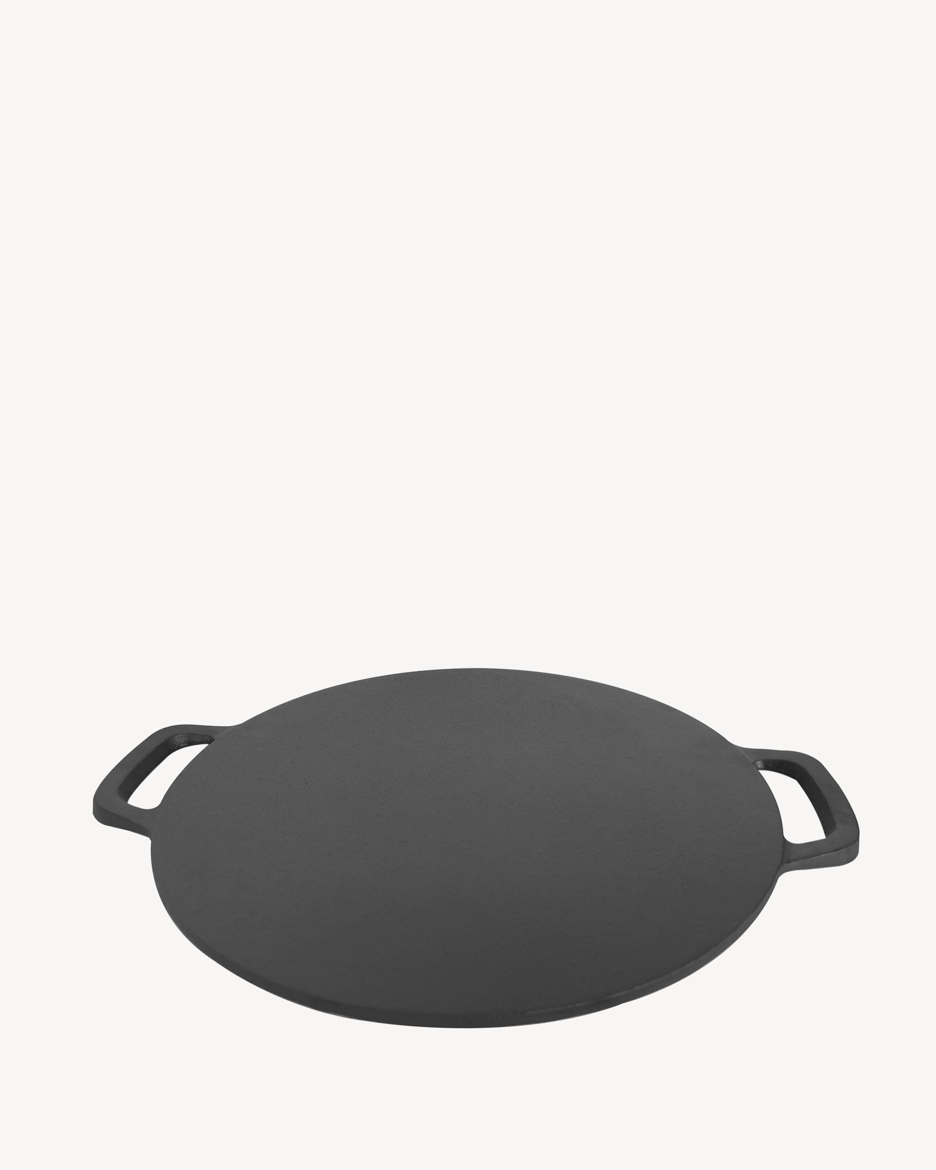 Piastra liscia rotonda in ghisa per cottura su kamado.