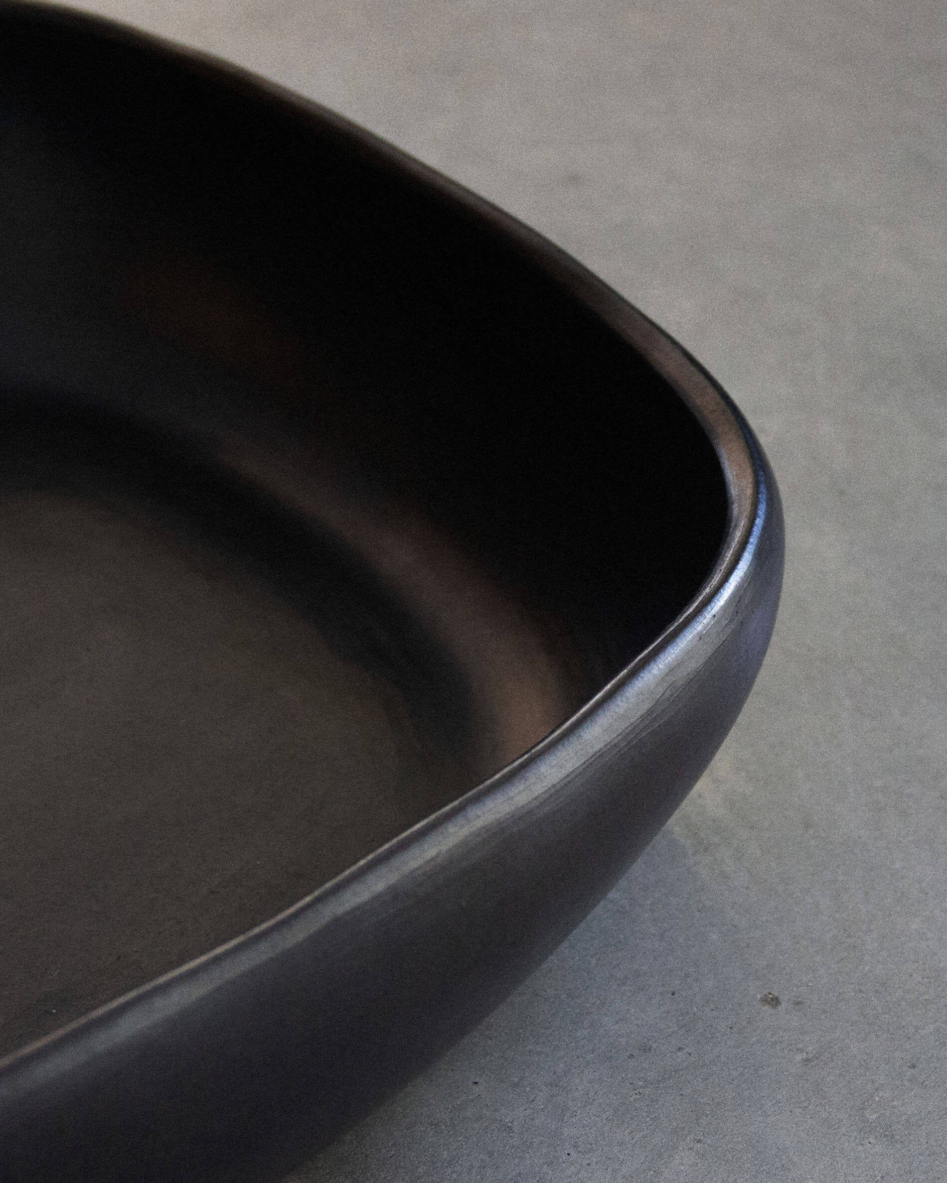 Piatto in argilla nera Chamba