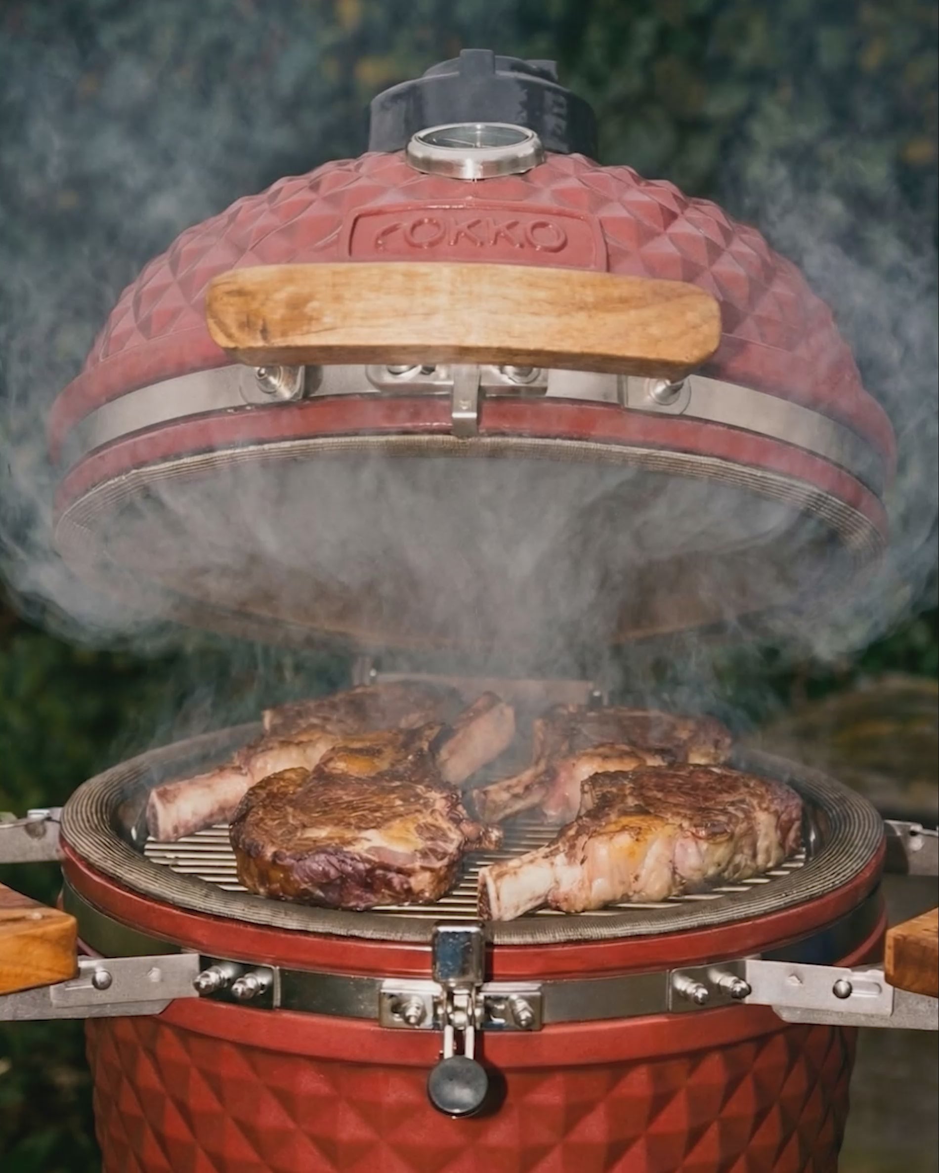Carica video: Kokko Original L - Kamado 18" (Ø 46 cm)