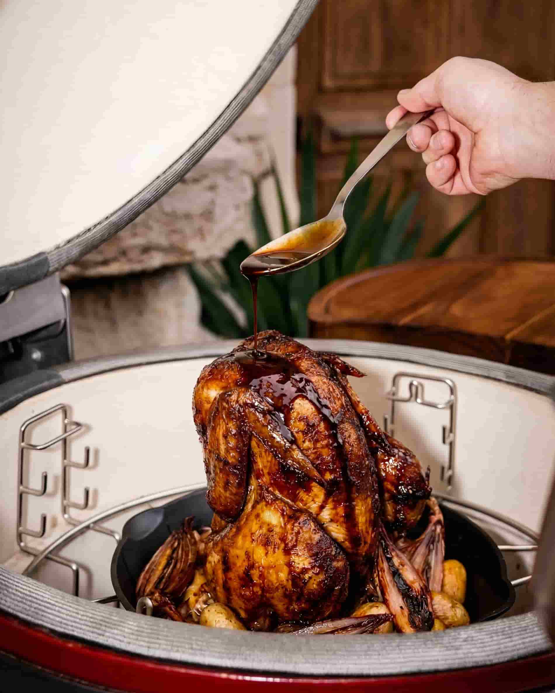 Supporto di cottura in ghisa per pollame con pollo